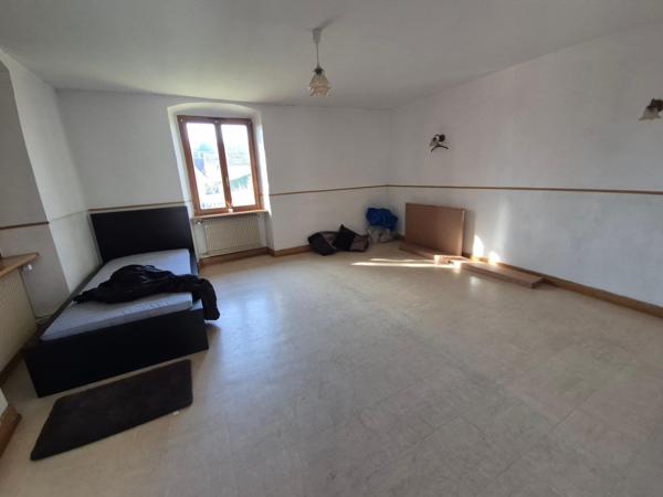 En exclusivité grande maison avec vaste terrain de 26 ares constructibles !