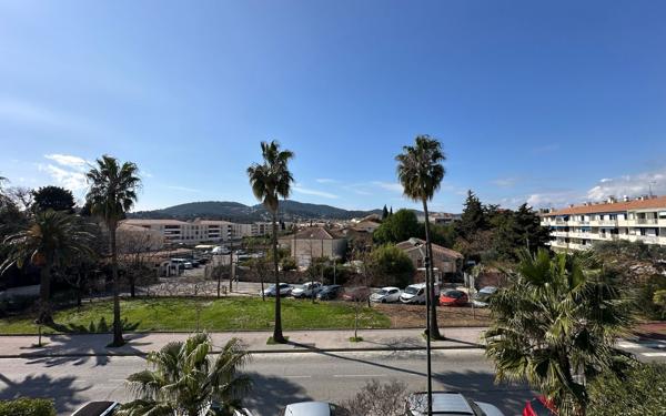 Appartement à vendre    2 pièces • 50 m2 Hyères