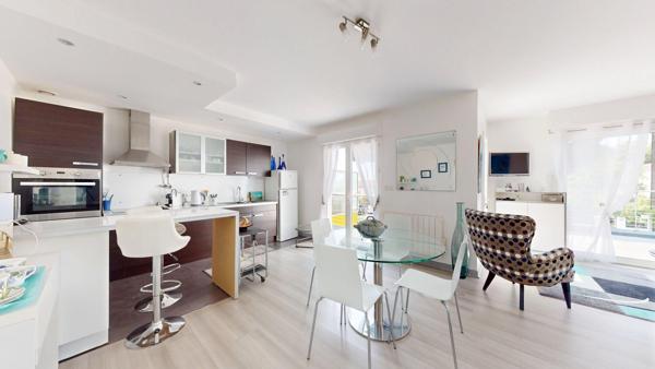 Maison à vendre à Royan - 7 pièces, 4 chambres, proche de la mer