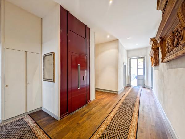 Dpt Haute Savoie (74), à vendre EVIAN-LES-BAINS Appartement T2 de 54 m² dans une résidence prestigieuse