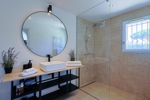 Villa à pied des plages, domaine sécurisé