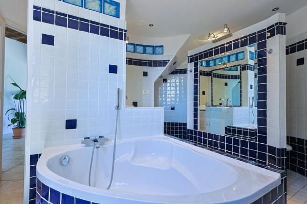 Villa à pied des plages, domaine sécurisé