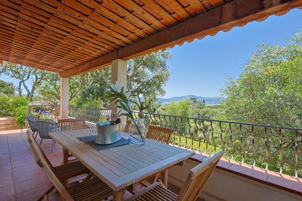 Villa à pied des plages, domaine sécurisé