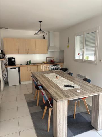 Maison T4 avec vue sur étangs , piscine et garage