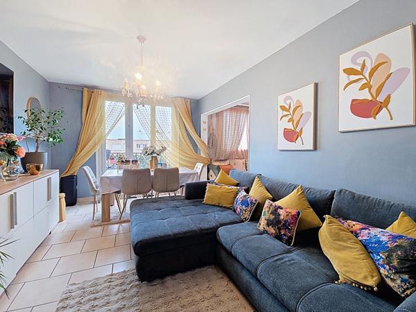 Appartement 4 pièces Dreux, proche commerces et écoles, résidence sécurisée avec gardien et ascenseur, avec Cave + Parking