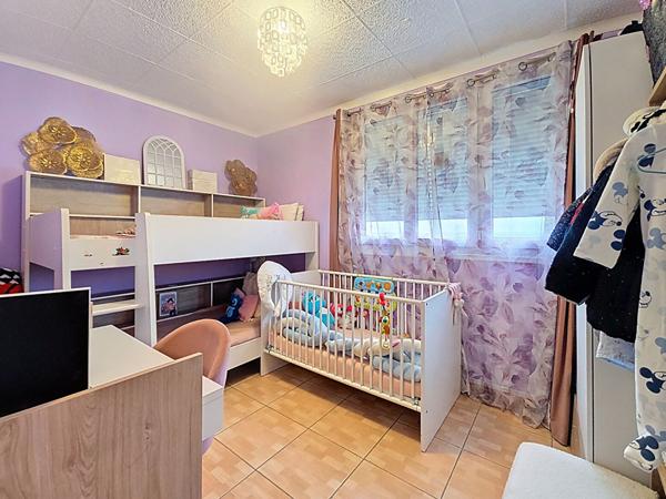 Appartement 4 pièces Dreux, proche commerces et écoles, résidence sécurisée avec gardien et ascenseur, avec Cave + Parking