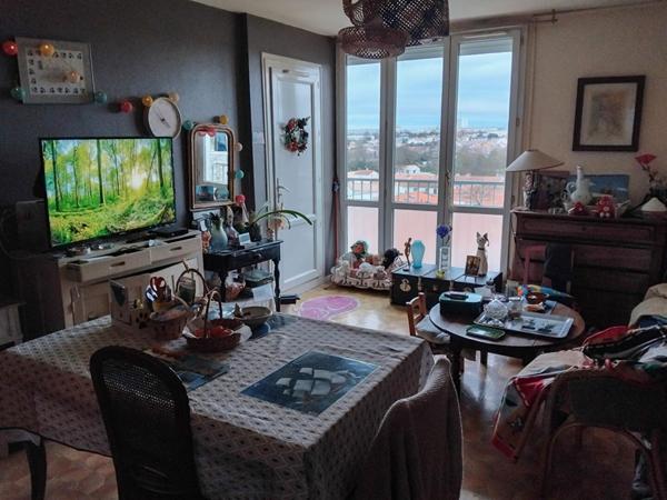 Grand T2 avec balcon, cave et stationnement - Laleu,  
La rochelle 17000