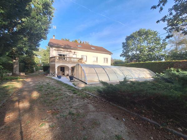 Maison Arnage - 233 m² - 7 chambres - T2 indépendant - Piscine couverte
