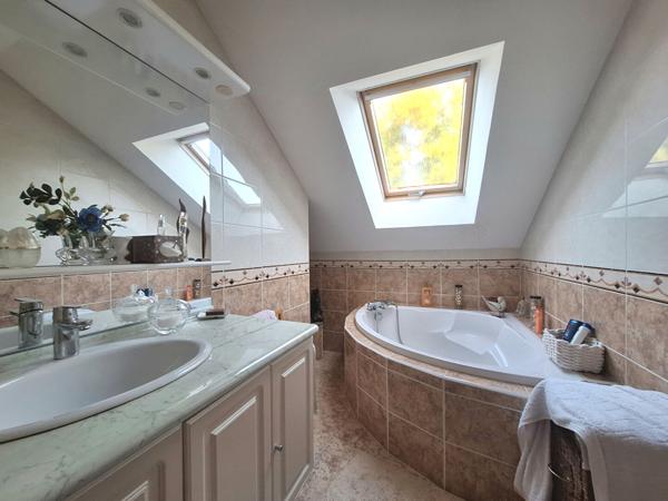Maison Arnage - 233 m² - 7 chambres - T2 indépendant - Piscine couverte