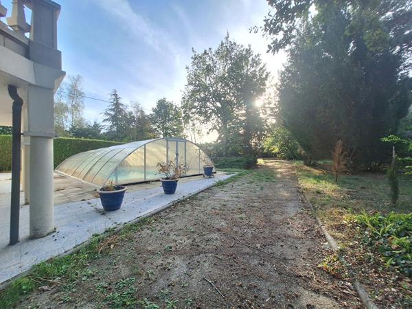 Maison Arnage - 233 m² - 7 chambres - T2 indépendant - Piscine couverte