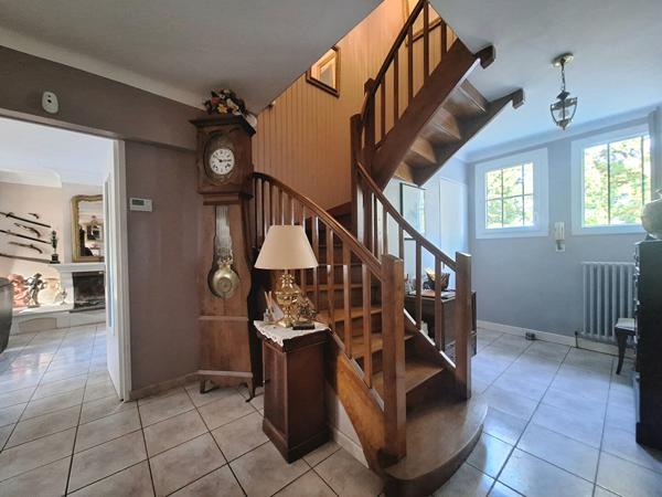 Maison Arnage - 233 m² - 7 chambres - T2 indépendant - Piscine couverte