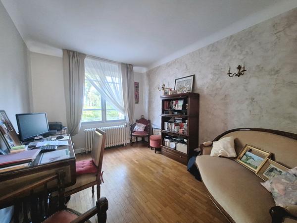 Maison Arnage - 233 m² - 7 chambres - T2 indépendant - Piscine couverte
