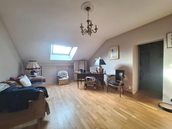 Maison Arnage - 233 m² - 7 chambres - T2 indépendant - Piscine couverte