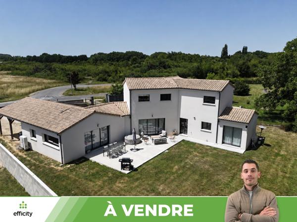Maison
         7 pièces
        - 178 m² 428 000 € *