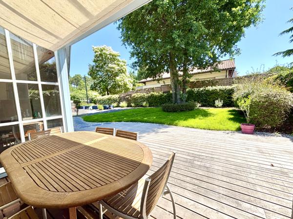 Maison
         7 pièces
        - 165 m² 694 000 € *