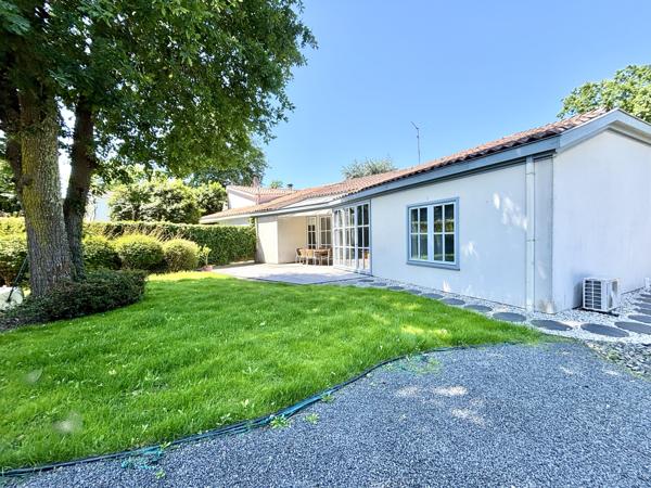 Maison
         7 pièces
        - 165 m² 694 000 € *