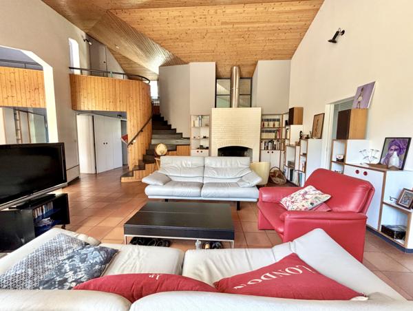 Maison
         7 pièces
        - 165 m² 694 000 € *