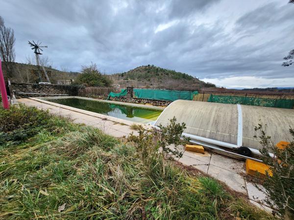 Villa - 150 m² habitable de plain-pied et 50 m² de garages attenants - combles et dépendances - 3390 m² Laurac-en-Vivarais (07110)