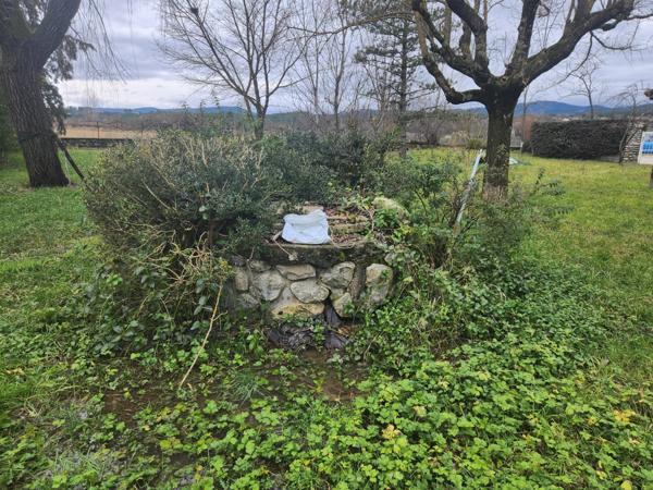 Villa - 150 m² habitable de plain-pied et 50 m² de garages attenants - combles et dépendances - 3390 m² Laurac-en-Vivarais (07110)