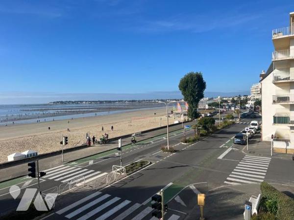 A VENDRE - LA BAULE FACE MER - SECTEUR CASINO - TRES BEL APPARTEMENT AVEC VUE 
Vue exceptionne...