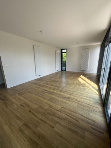MAISON RECENTE AVEC JARDIN