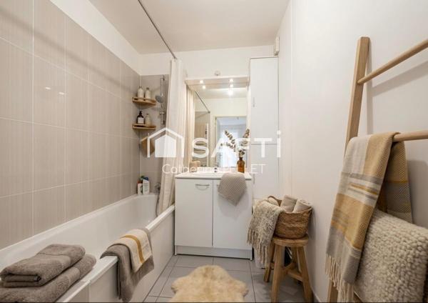 Appartement 2 pièces avec balcon et parking boxé dans résidence récente