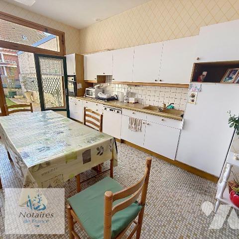 A VENDRE - MAISON HYPER CENTRE HAZEBROUCK - 4 CHAMBRES POSSIBILITE D'EN FAIRE 5 - JARDIN EXPOSE...