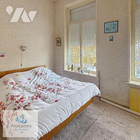 A VENDRE - MAISON HYPER CENTRE HAZEBROUCK - 4 CHAMBRES POSSIBILITE D'EN FAIRE 5 - JARDIN EXPOSE...