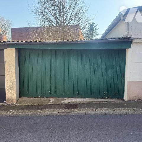 A VENDRE - MAISON HYPER CENTRE HAZEBROUCK - 4 CHAMBRES POSSIBILITE D'EN FAIRE 5 - JARDIN EXPOSE...