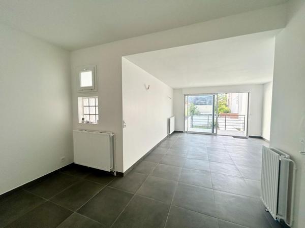 Fontenay Maison proche RER 15 min avec 2 terrasses et jardin