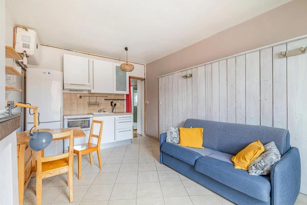 DEUX PIECES LUMINEUX AU CALME
