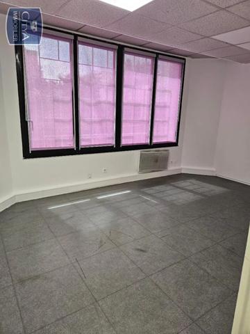 Local commercial à vendre 302m²