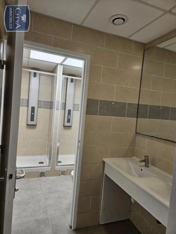 Local commercial à vendre 302m²