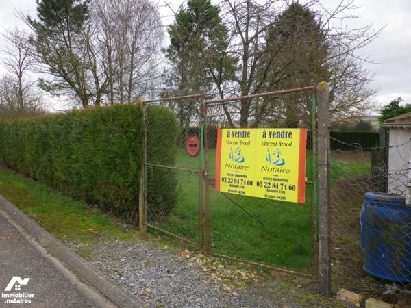 MOISLAINS PARCELLE DE TERRAIN A BATIR D UNE CONTENANCE DE 1100 M2 
FACADE DE 45 METRES...