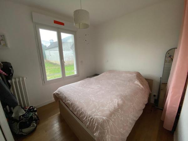 Pavillon sur sous-sol avec grand terrain et dépendances