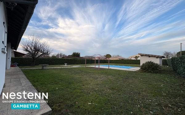 Maison à vendre Montauban (82) 5 chambres, double garage, piscine et cadre verdoyant