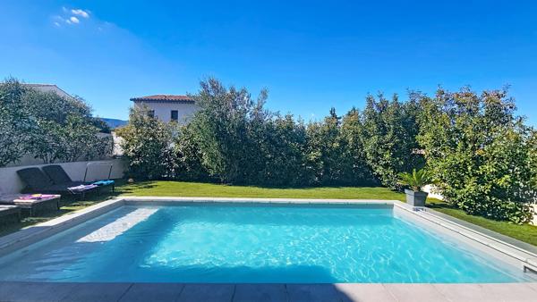 Maison T4 récente avec garage et piscine à Saint-Maximin-la-Sainte-Baume