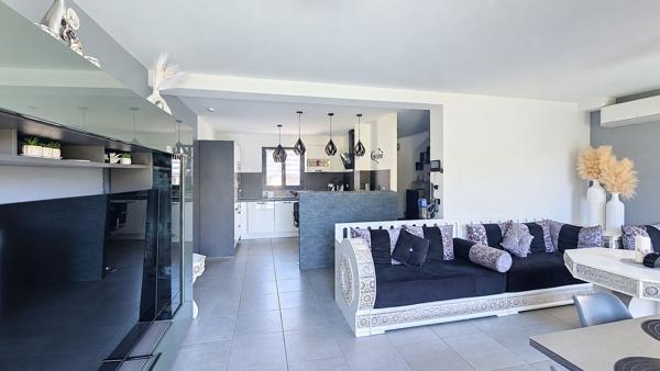 Maison T4 récente avec garage et piscine à Saint-Maximin-la-Sainte-Baume
