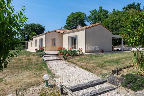 Vente
                Maison132,27 m² - 6 Pièces -
                    CHANTONNAY (85110)