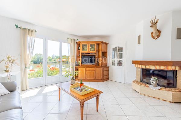 Vente
                Maison132,27 m² - 6 Pièces -
                    CHANTONNAY (85110)