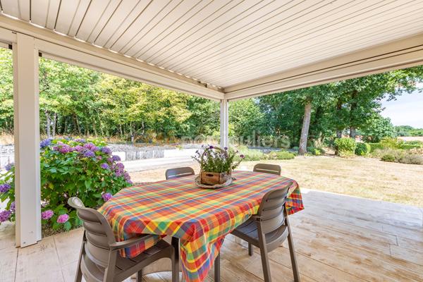Vente
                Maison132,27 m² - 6 Pièces -
                    CHANTONNAY (85110)