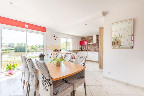 Vente
                Maison132,27 m² - 6 Pièces -
                    CHANTONNAY (85110)