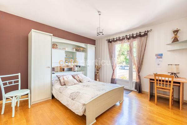 Vente
                Maison132,27 m² - 6 Pièces -
                    CHANTONNAY (85110)