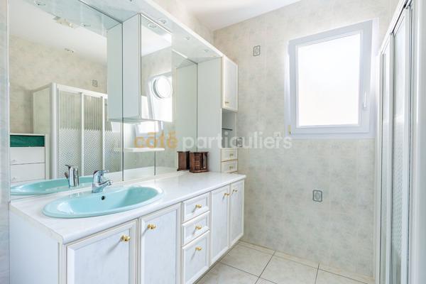 Vente
                Maison132,27 m² - 6 Pièces -
                    CHANTONNAY (85110)