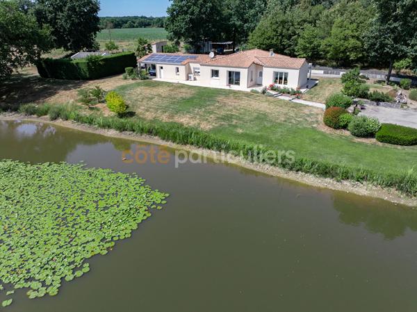 Vente
                Maison132,27 m² - 6 Pièces -
                    CHANTONNAY (85110)