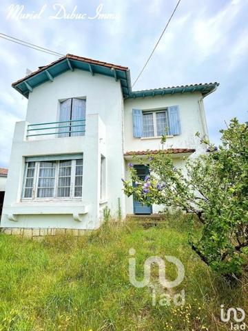 Maison 3 pièces de 100 m² à Étaules (17750)