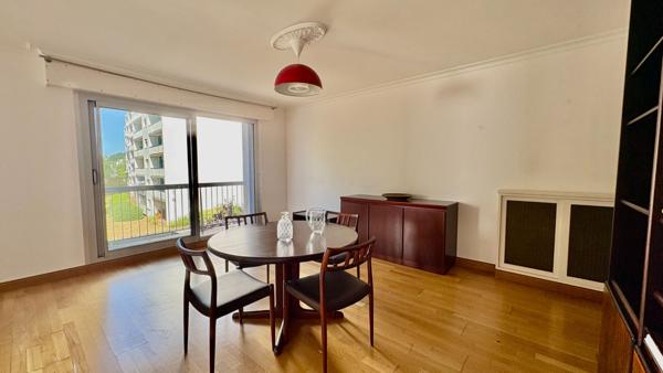 Quartier Albert 1er : appartement traversant de 102 m² avec balcon, cave et parking
