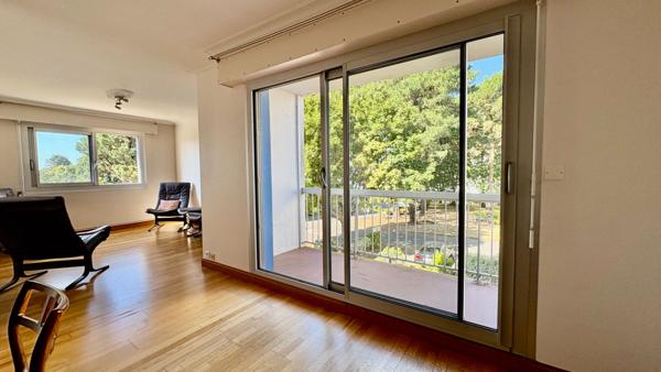 Quartier Albert 1er : appartement traversant de 102 m² avec balcon, cave et parking