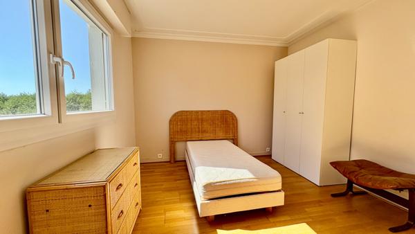 Quartier Albert 1er : appartement traversant de 102 m² avec balcon, cave et parking