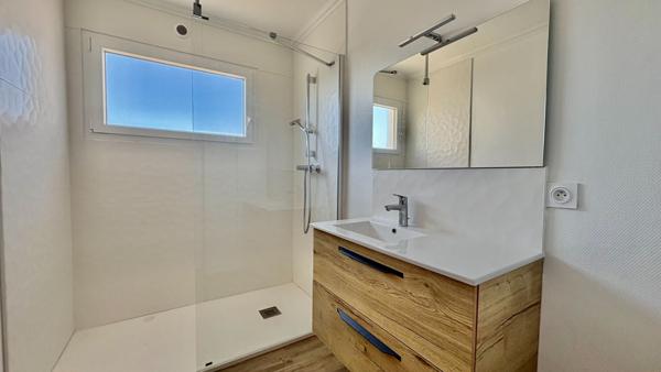 Quartier Albert 1er : appartement traversant de 102 m² avec balcon, cave et parking